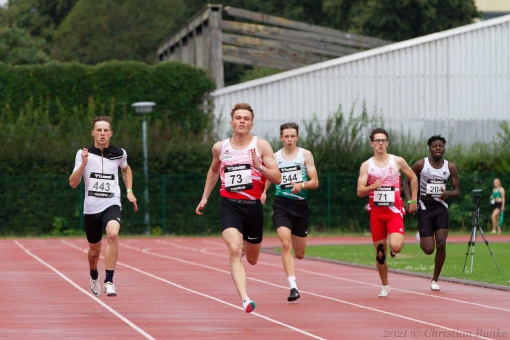 30 08 2021 Finn Voigt li im Kampf um Silber über die 200m Distanz Fotograf Christian Bunke