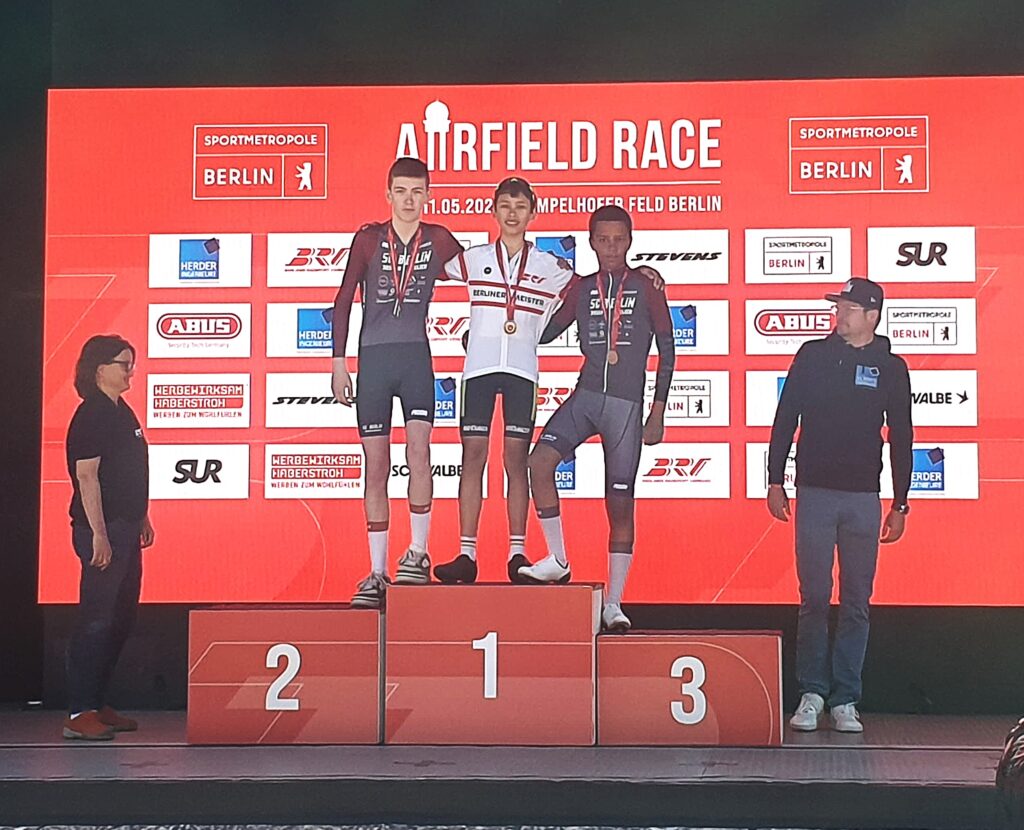 LVM Straße U15m 2 Platz Joshua Hadlak 3 Platz Cameron Ongangi