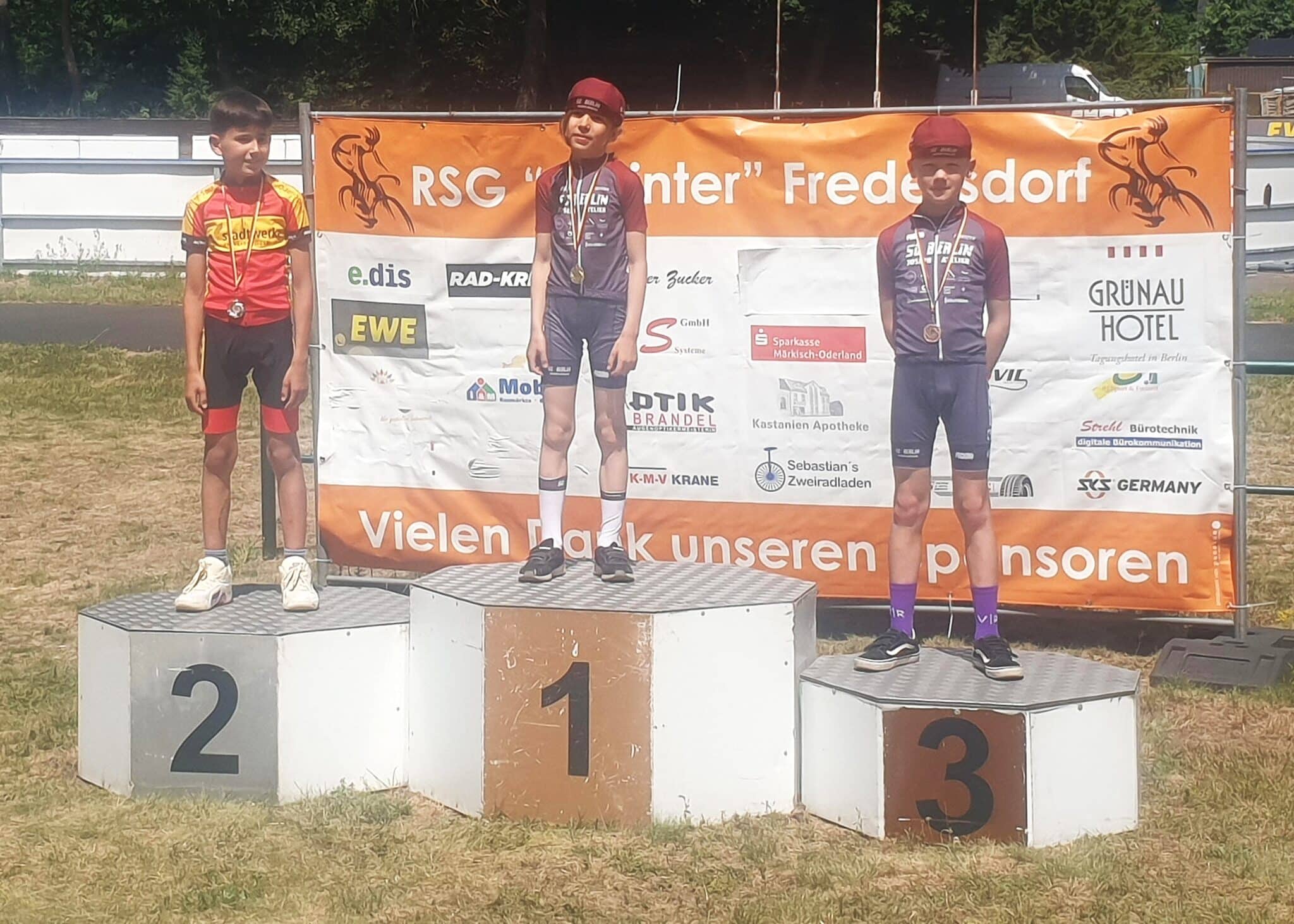 Fredersdorf 21 6 25 U11 Anfänger 1 Platz Augsut Beardsley 3 Platz Lasse Deneke